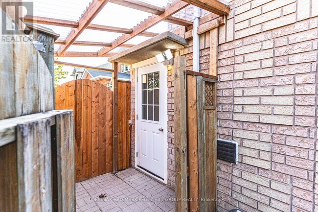 Photo du bâtiment - 1 Shady Glen Crescent