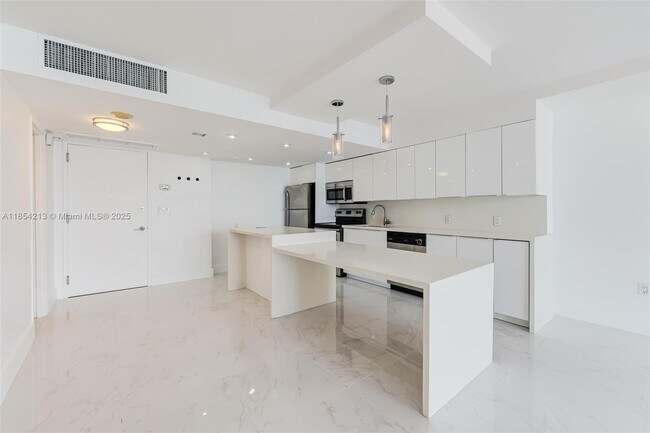 Foto del edificio - 5701 Collins Ave