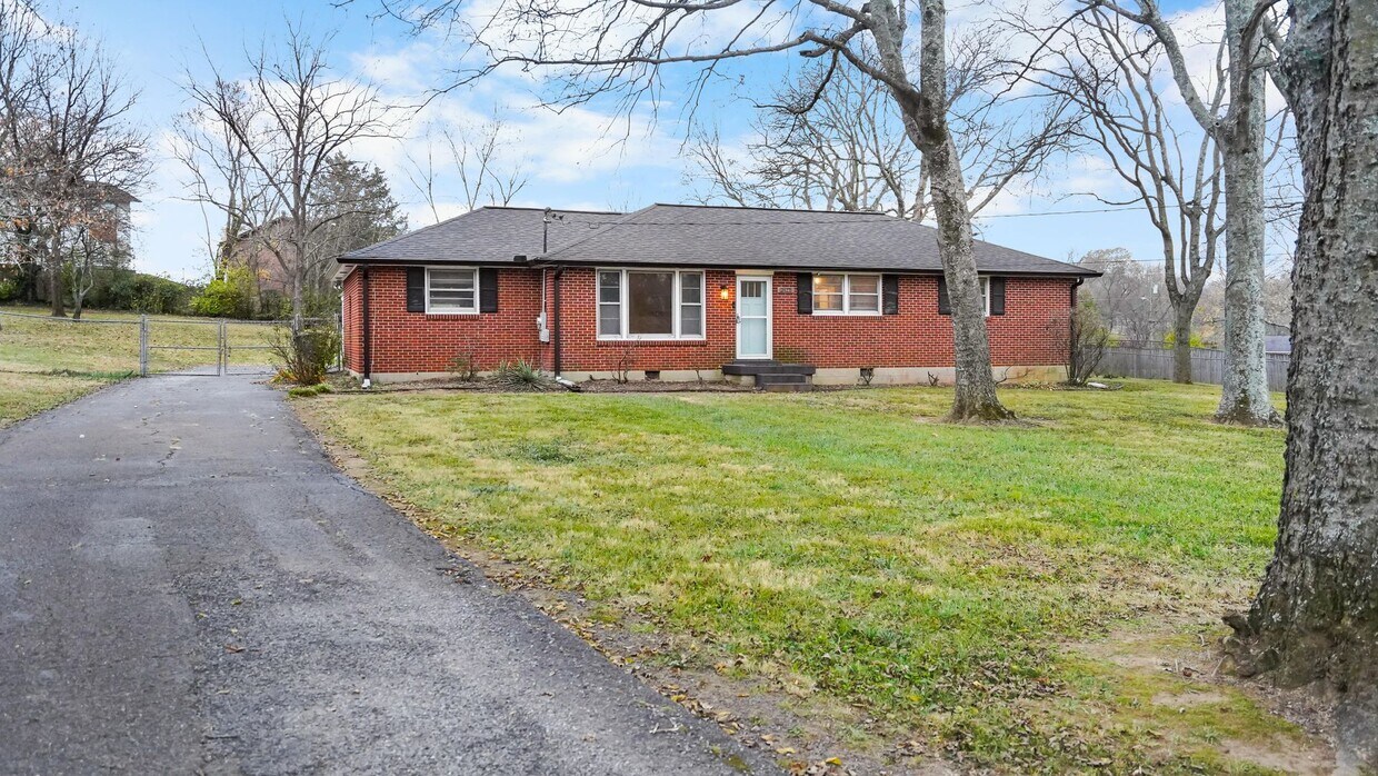 Primary Photo - 2927 Hillhurst Drive, Nashville, TN 37207