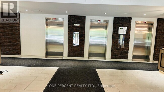 Photo du bâtiment - 966 Inverhouse Dr