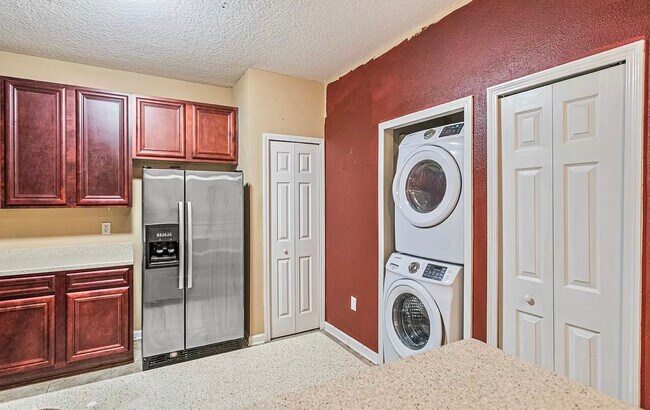 Foto del edificio - 5006 Key Lime Dr