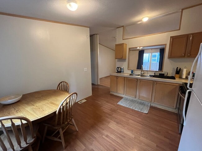 Foto del edificio - Great Location! 3 Bed, 2 Bath West-Flagstaff Home - Students & Pets OK! Avail Aug 10th!