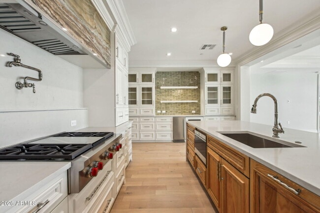 Foto del edificio - 4240 E Camelback Rd