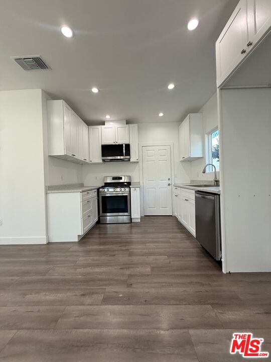 Foto del edificio - 6744 Radford Ave