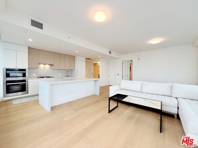 Building Photo - 877 Francisco St