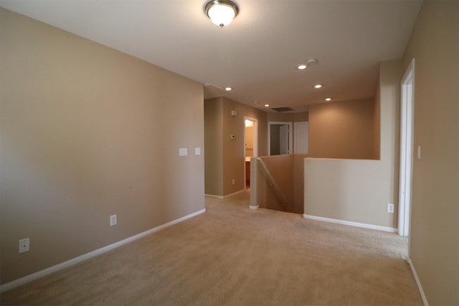 Building Photo - 560 Playa Linda Pl