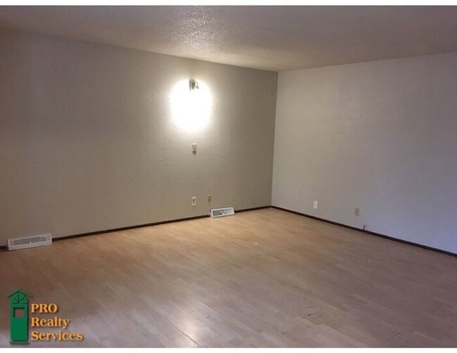 Foto del edificio - Spacious 5 Bedroom Home