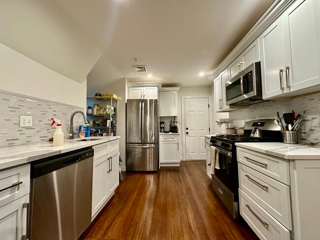 Kitchen - 19 Bellevue St