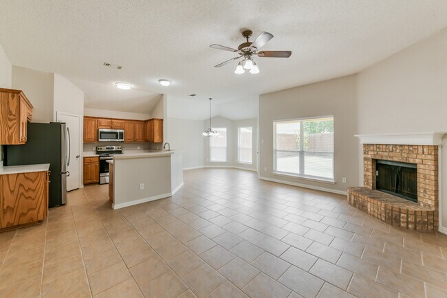 Foto del edificio - 605 Crestview Ct