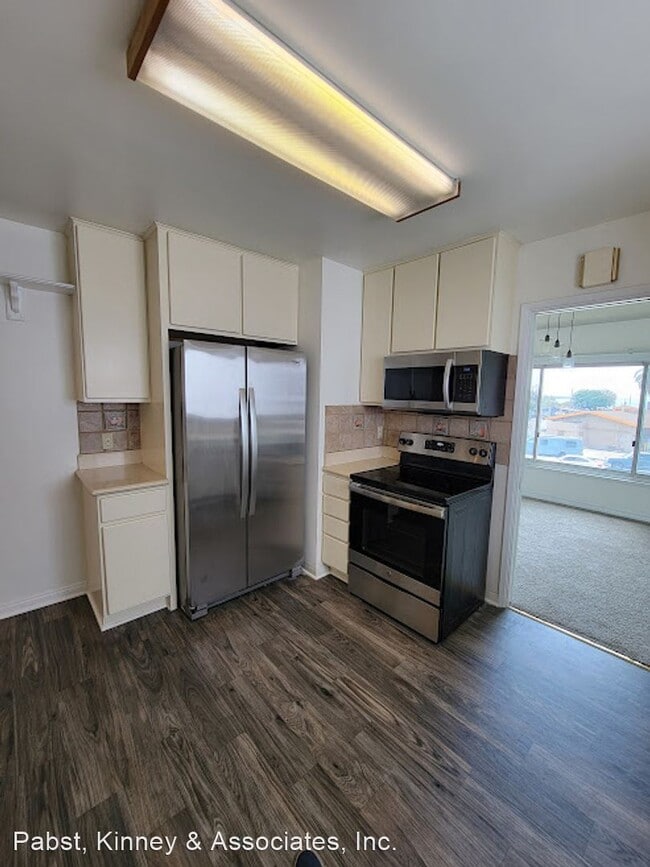 Building Photo - 2 br, 1 bath House - 3931 LIVINGSTON DR. #5