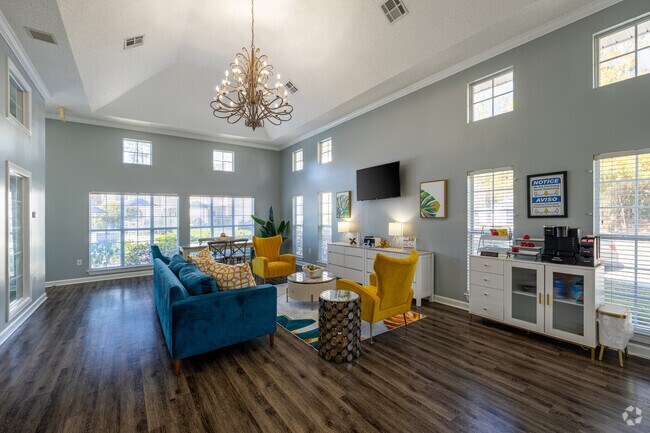 Casa Club - Forest Pointe Apts