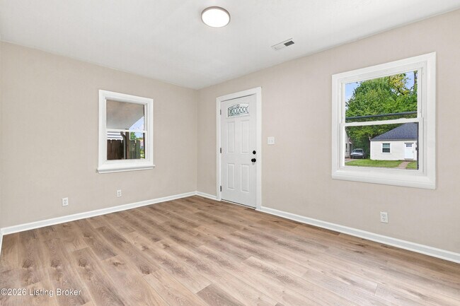 Foto del edificio - 318 Freeman Ave