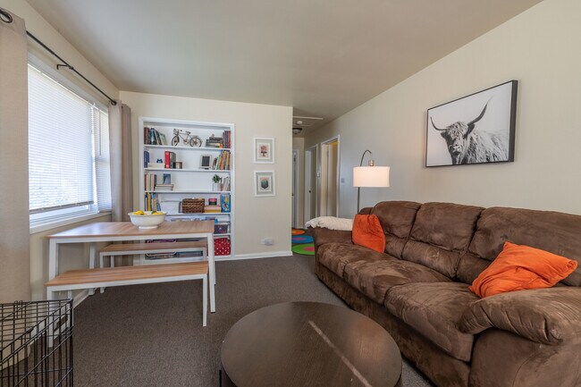 Foto del edificio - 4945 Middaugh Ave