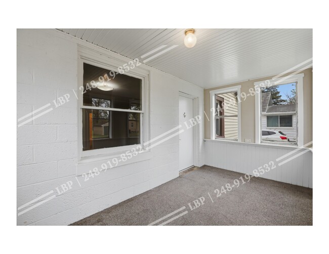 Building Photo - 35230 Sheffield St
