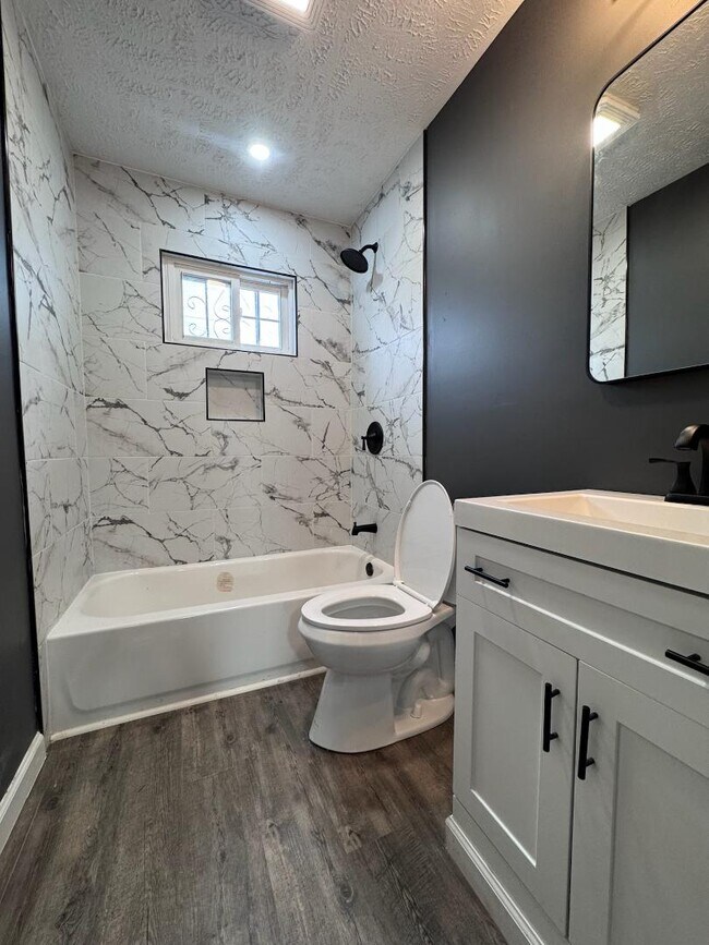 Foto del edificio - 2127 Winfield Ave