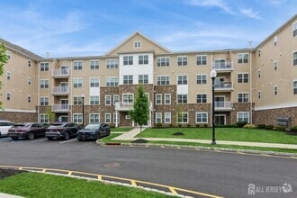 Building Photo - 727 Lorhan Dr