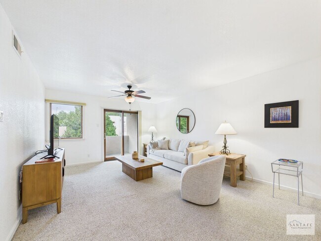 Foto del edificio - Fully Furnished Condo Available Now!