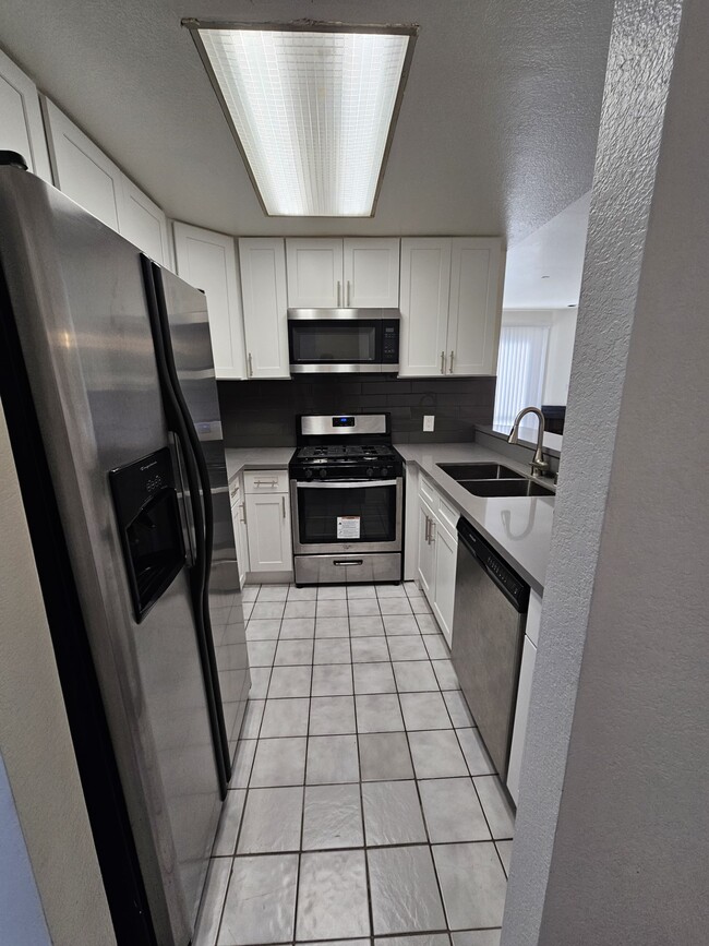 Kitchen - 1150 Granville Ave