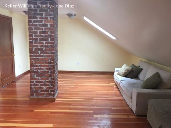 Foto del edificio - 141 Pembroke Ave