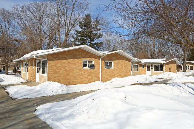 Building Photo - Kiwanis Manor Apartments