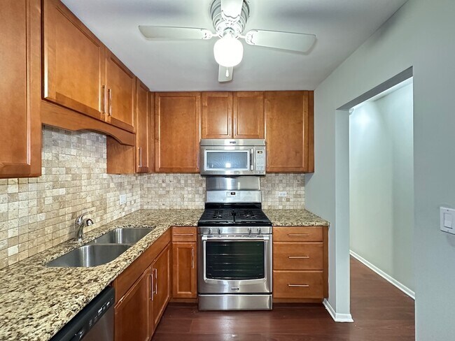 Building Photo - 432 Elm Pl