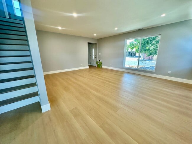 Building Photo - Beautiful, Brand New Sunnyvale Home -Walk ...