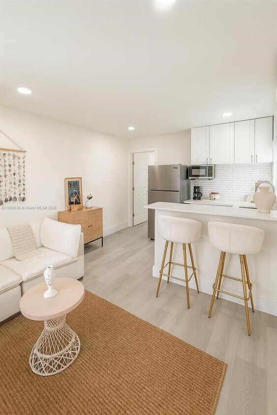 Foto principal - 6016 NW 24th Ave