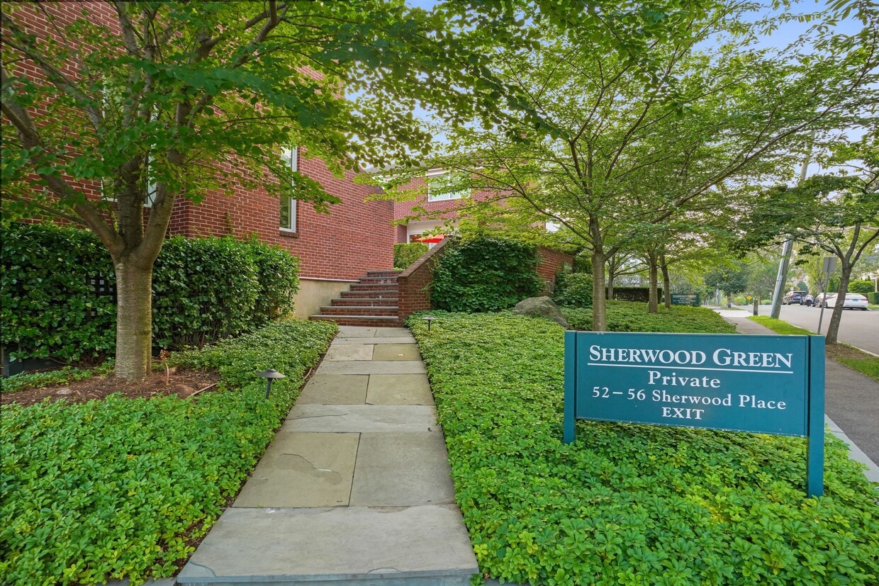 Photo - 52 Sherwood Pl (Greenwich, CT)