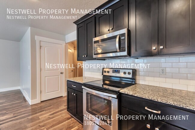 Foto del edificio - Amazing 3-bed Townhome in Lehi
