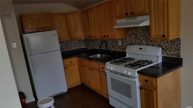 Foto del edificio - 164-36 O'Donnell Rd