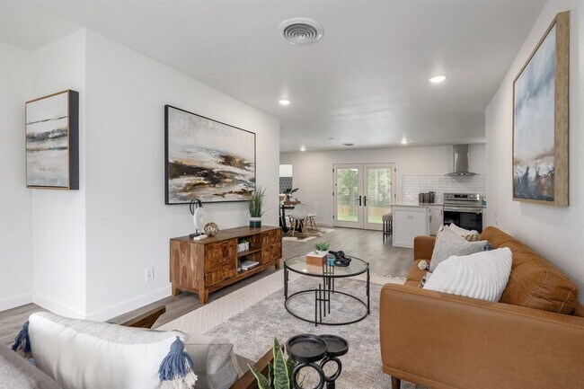 Building Photo - 3300 Catalina Dr