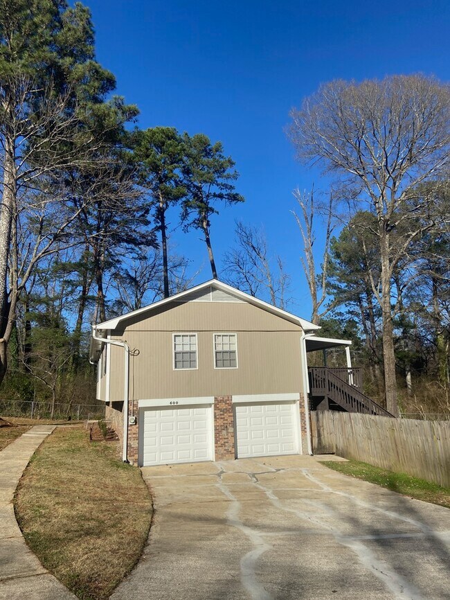 Building Photo - 600 20th Ct NE Center Point, AL 35215