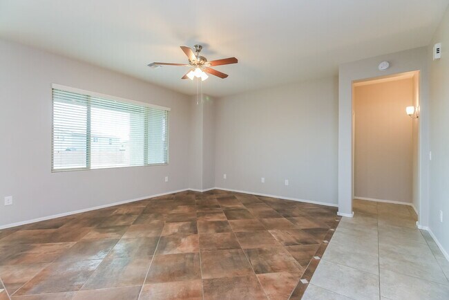 Foto del edificio - 1176 E Madera Grove Ln