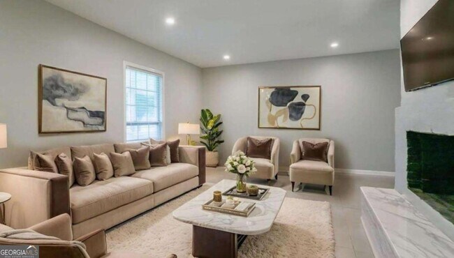 Foto del edificio - 3409 Hyland Dr