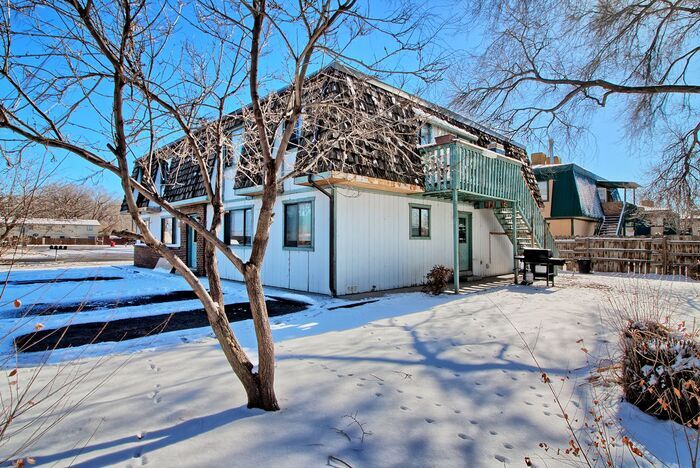 Building Photo - Spacious 2BR in Clifton 4-Plex - Private Parking included