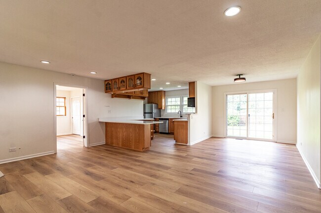 Building Photo - 1075 Aspen Dr