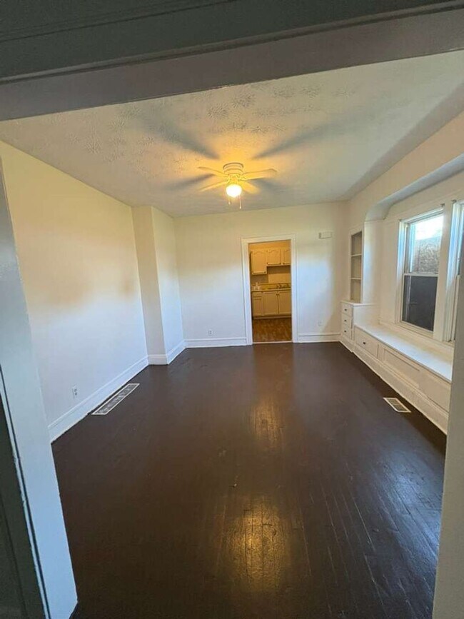 Foto del edificio - 3454 E 118th St