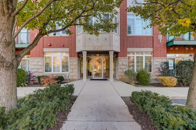 Foto del edificio - 620 McHenry Rd