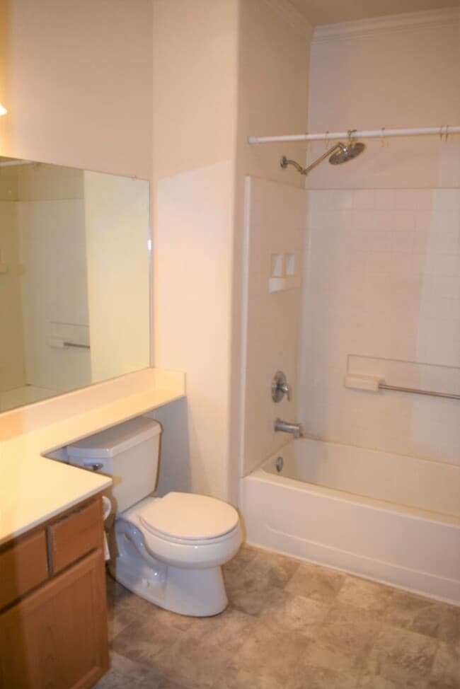 Building Photo - 5201 Laguna Oaks Dr
