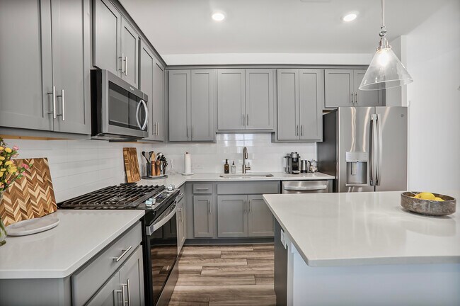 Foto del edificio - 1486 Pinedale Cres NW