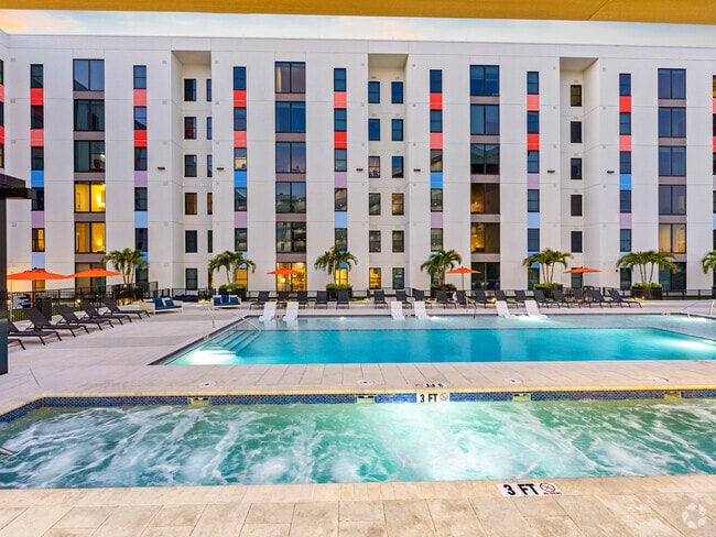 Building Photo - Apella on Newport