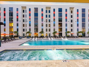 Building Photo - Apella on Newport