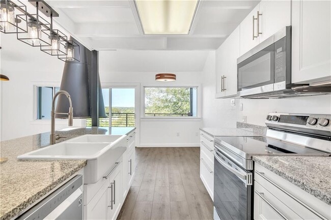 Building Photo - 2200 Trailside Dr