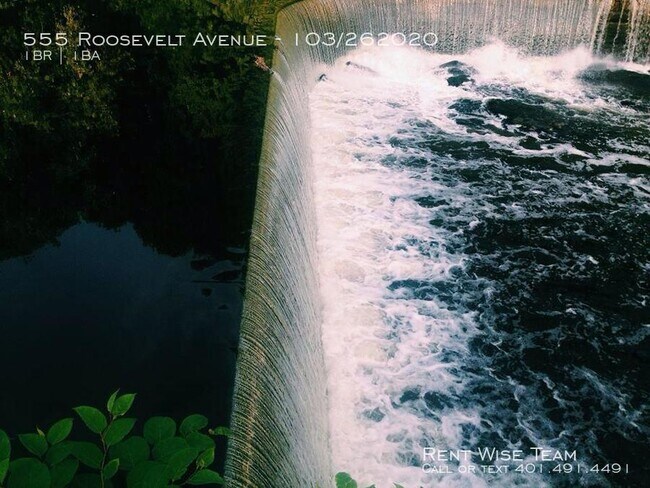 Foto del edificio - 555 Roosevelt Ave