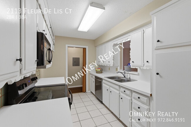 Building Photo - 2113 Fleur De Lis Ct