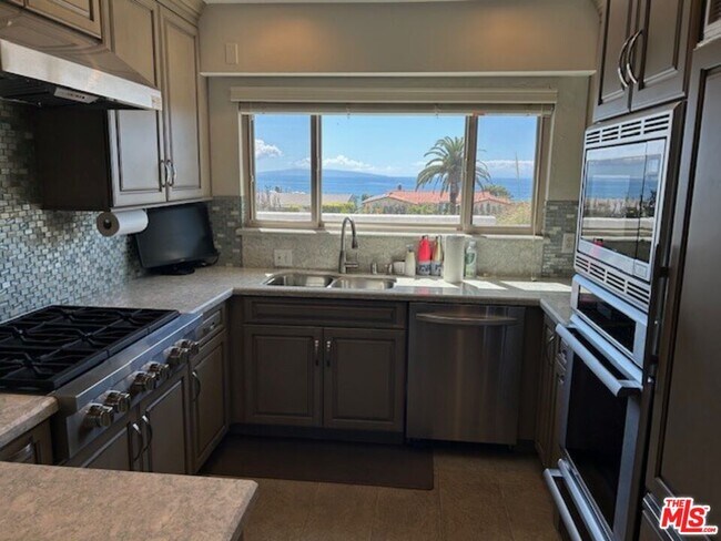 Foto del edificio - 3908 Castlerock Rd