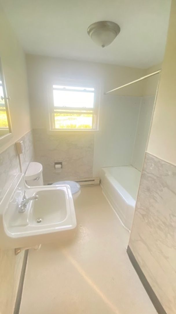 Foto del edificio - 3 bed/1 bath Apartment - Sherburne Earlville School District