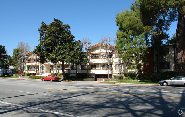 Building Photo - Urov Apartments