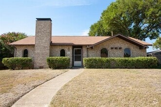 Building Photo - 1320 Cherry Hill Ln