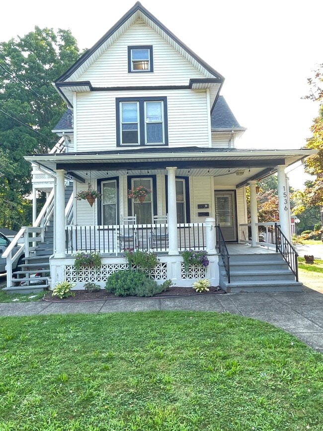 Building Photo - 1536 Main St
